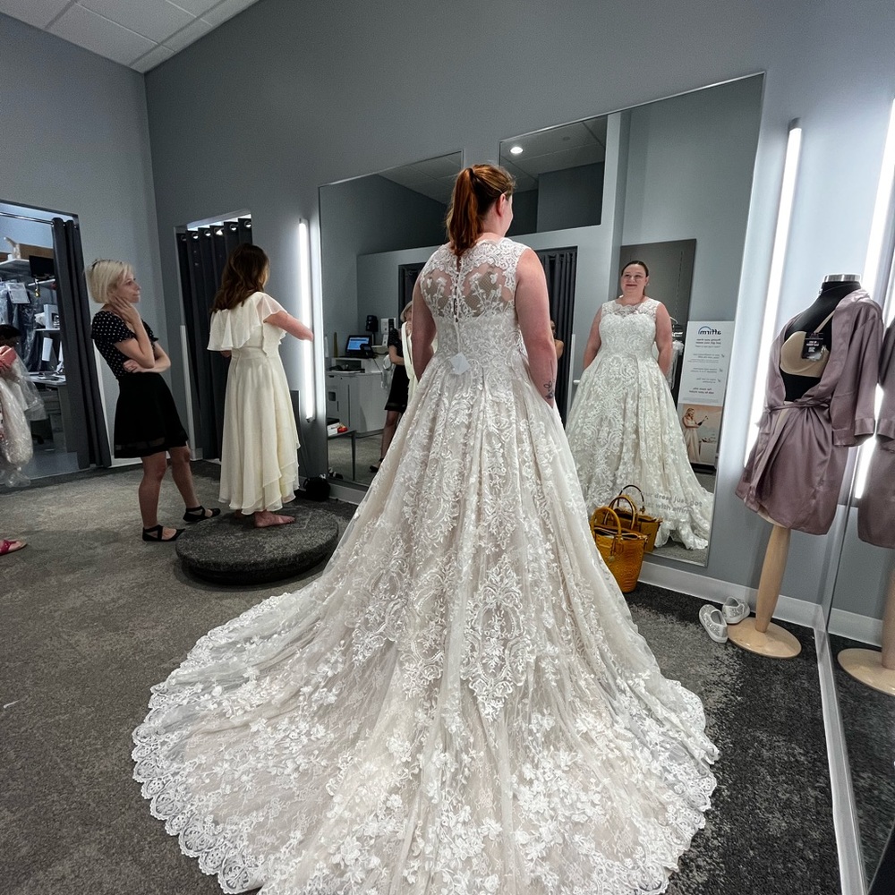 Davids bridal wedding dress, heavy lace gorgeous dress